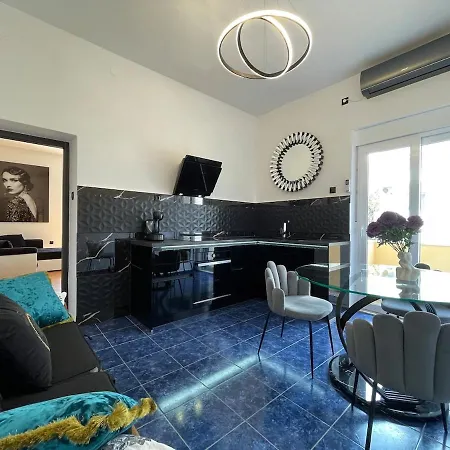 Mini Palais - Beachfront, 5 Min Center, Terrace *