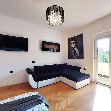 Apartament Mini Palais - Beachfront, 5 Min Center, Terrace