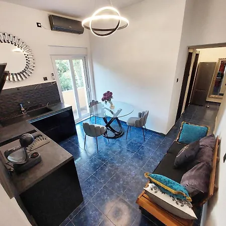 Apartament Mini Palais - Beachfront, 5 Min Center, Terrace Split