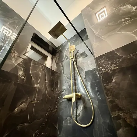 Mini Palais - Beachfront, 5 Min Center Lejlighed