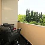 Mini Palais - Beachfront, 5 Min Center Апартаменты Сплит