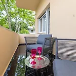 Mini Palais - Beachfront, 5 Min Center * Сплит