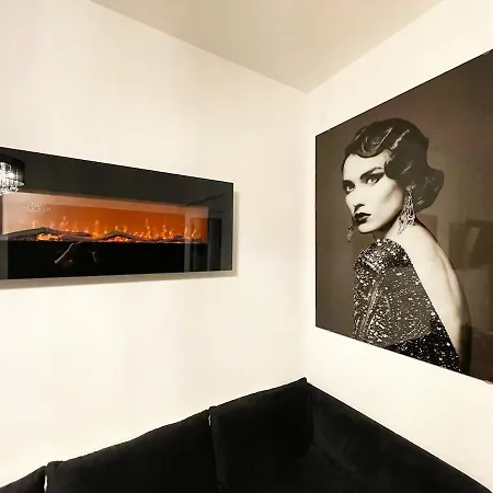 Mini Palais - Beachfront, 5 Min Center 公寓