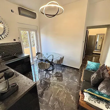 Mini Palais - Beachfront, 5 Min Center 斯普利特