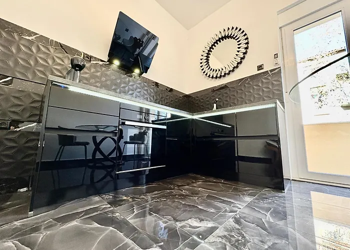 Апартаменти Mini Palais - Beachfront, 5 Min Center