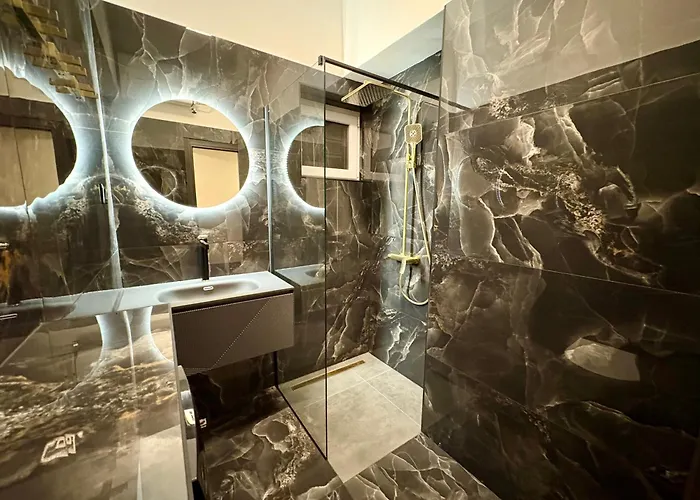 Апартаменти Mini Palais - Beachfront, 5 Min Center