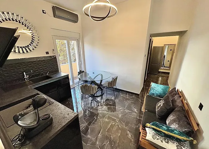 Mini Palais - Beachfront, 5 Min Center Спліт