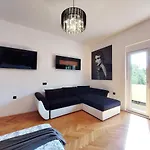 Apartamento Mini Palais - Beachfront, 5 Min Center