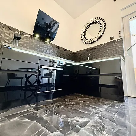 Διαμέρισμα Mini Palais - Beachfront, 5 Min Center